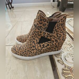 L. Paola Leopard Print Wedge Ankle Sneaker Size 7